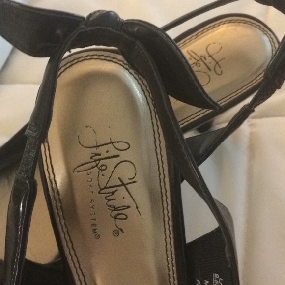 3 pair of Parisian style heels. Size 9.5 US - Picture 3 of 3